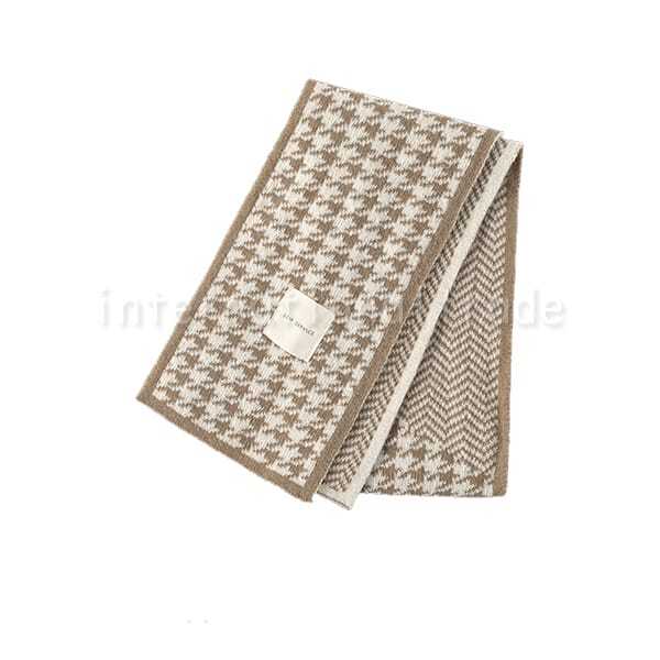 FENDI 幾何学模様 フリースブランケット FENDI 幾何学模様 フリースブランケット FENDI 幾何学模様 フリース