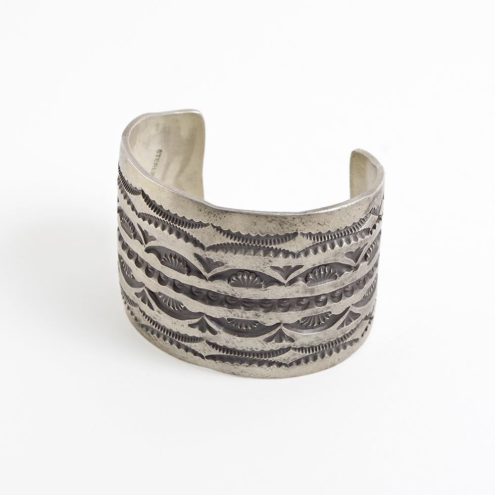 INDIAN JEWELRY インディアンジュエリー】Navajo Stampwork Widebangle