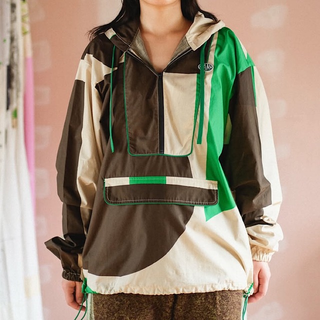 PAMM / 寛大なインテリアのanorak parka