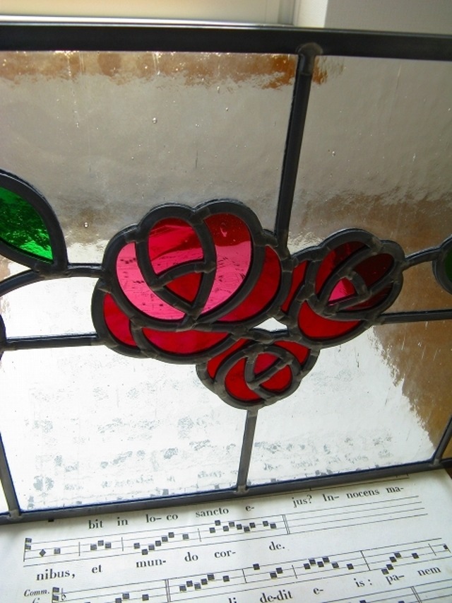 赤いバラのステンドグラスパネル　antique rose