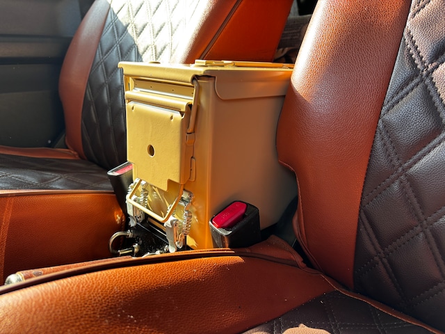 Removable Armrest  エントリーモデル