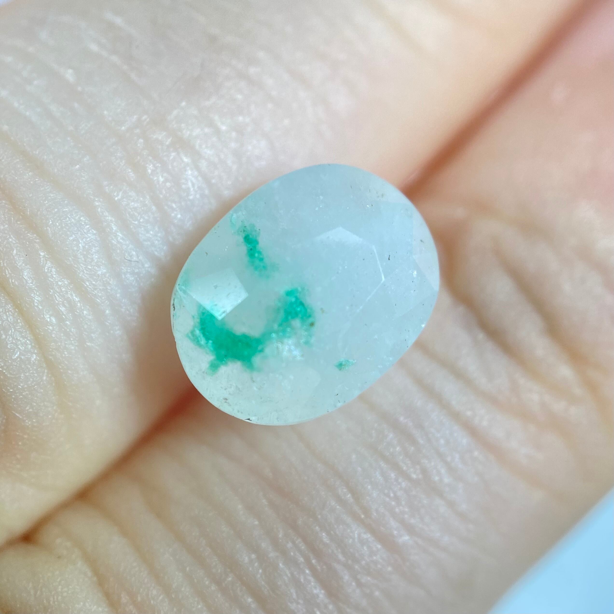 絵画のようなエメラルドインクオーツ