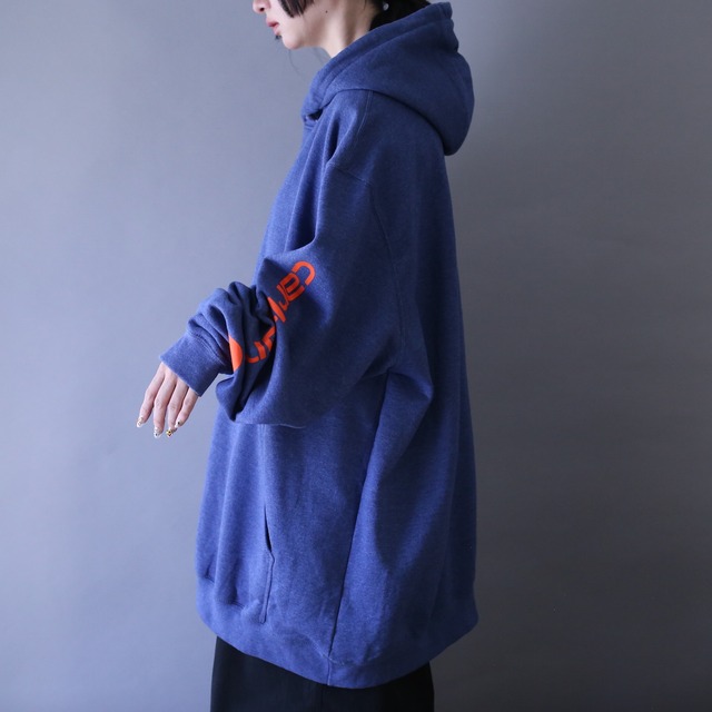 "carhartt" sleeve printed design 3XL over silhouette blue parka