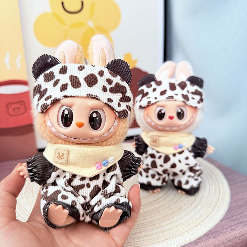 Labubu ぬいぐるみ 中型 ブラウン/ピンク ドット柄トップス＋ピンクつなぎ＋リボン髪飾り 3点セット