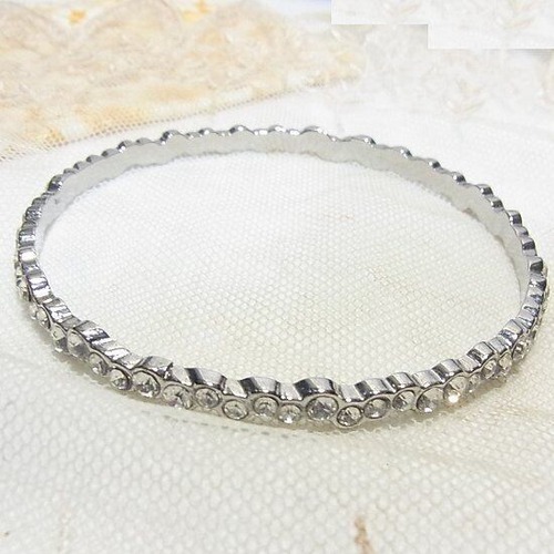 クリアなラインストーンが埋まったバングルブレスレット　 アクセサリー卸値以下でセール　K1861BR