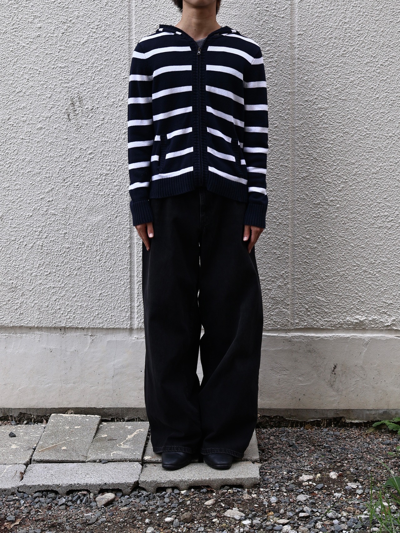 border zip up hoodie
