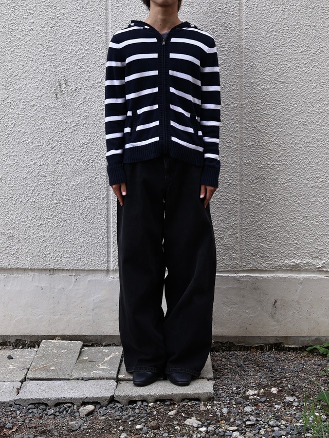border zip up hoodie