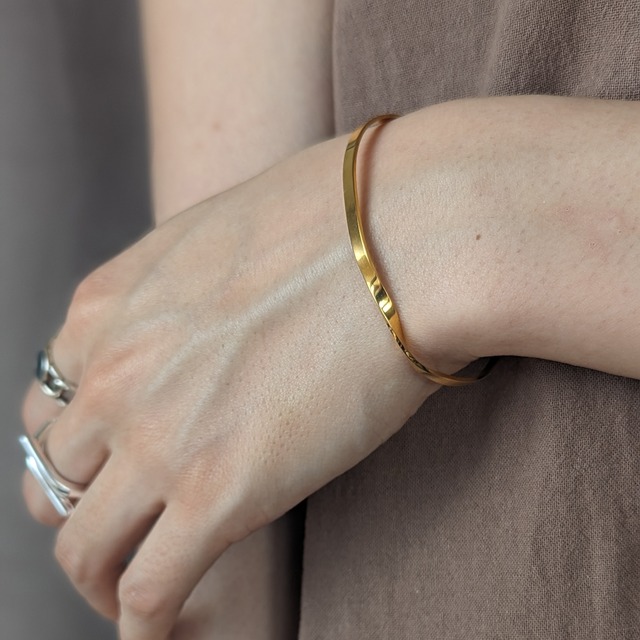 Twisted Gold Bangle