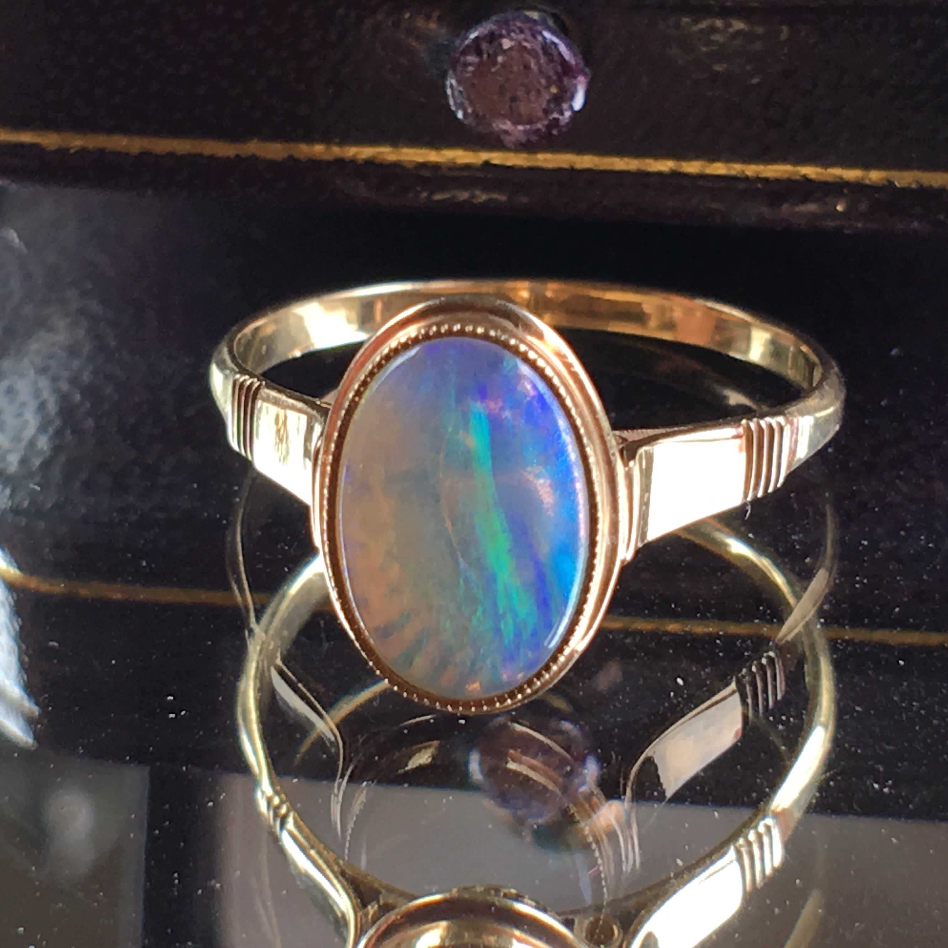 ヴィンテージ K18 光彩オパール覆輪留めリング