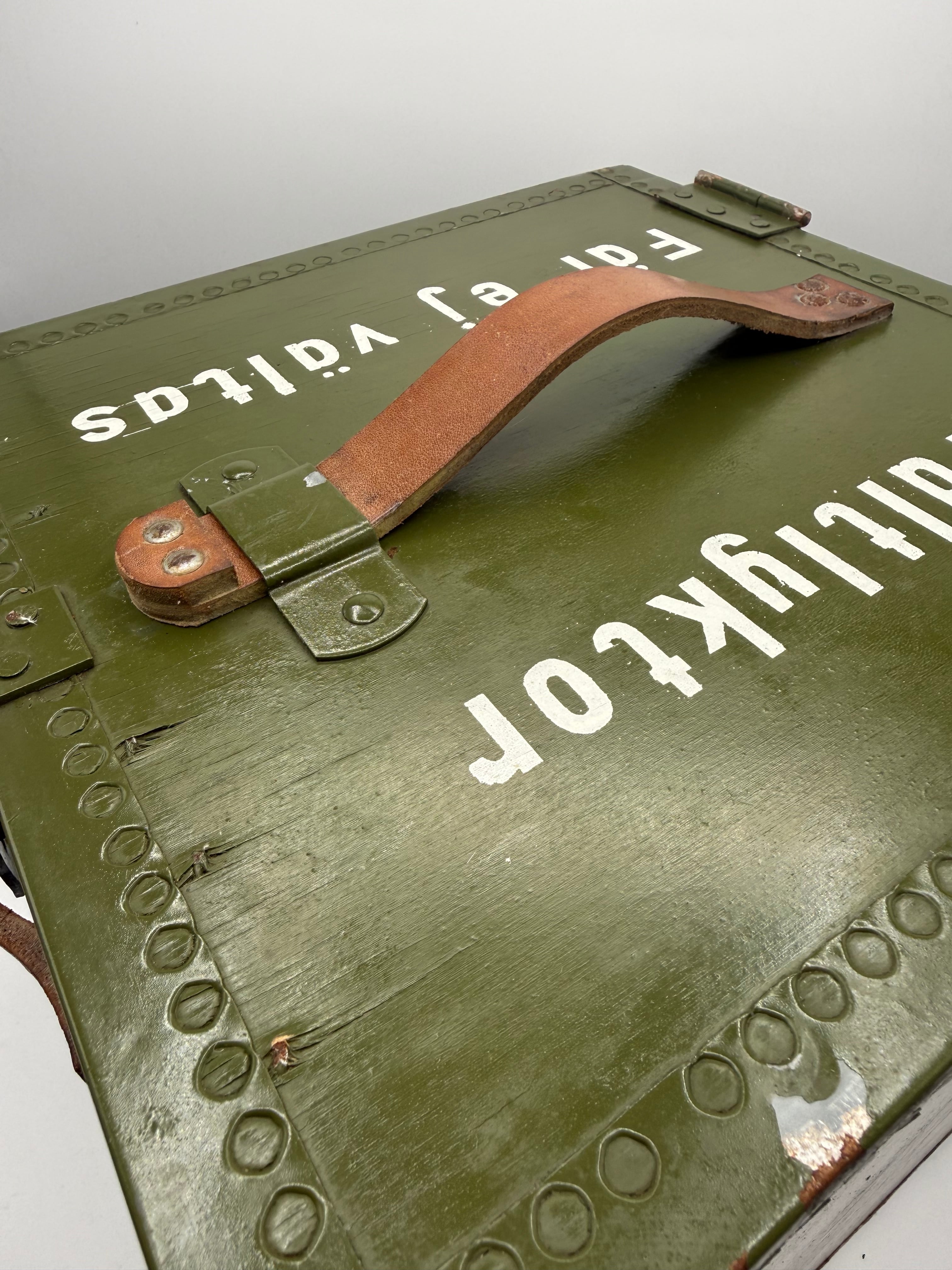 スウェーデン軍オリジナル ランタンケースBOX | ヴィンテージランタンTOMOS