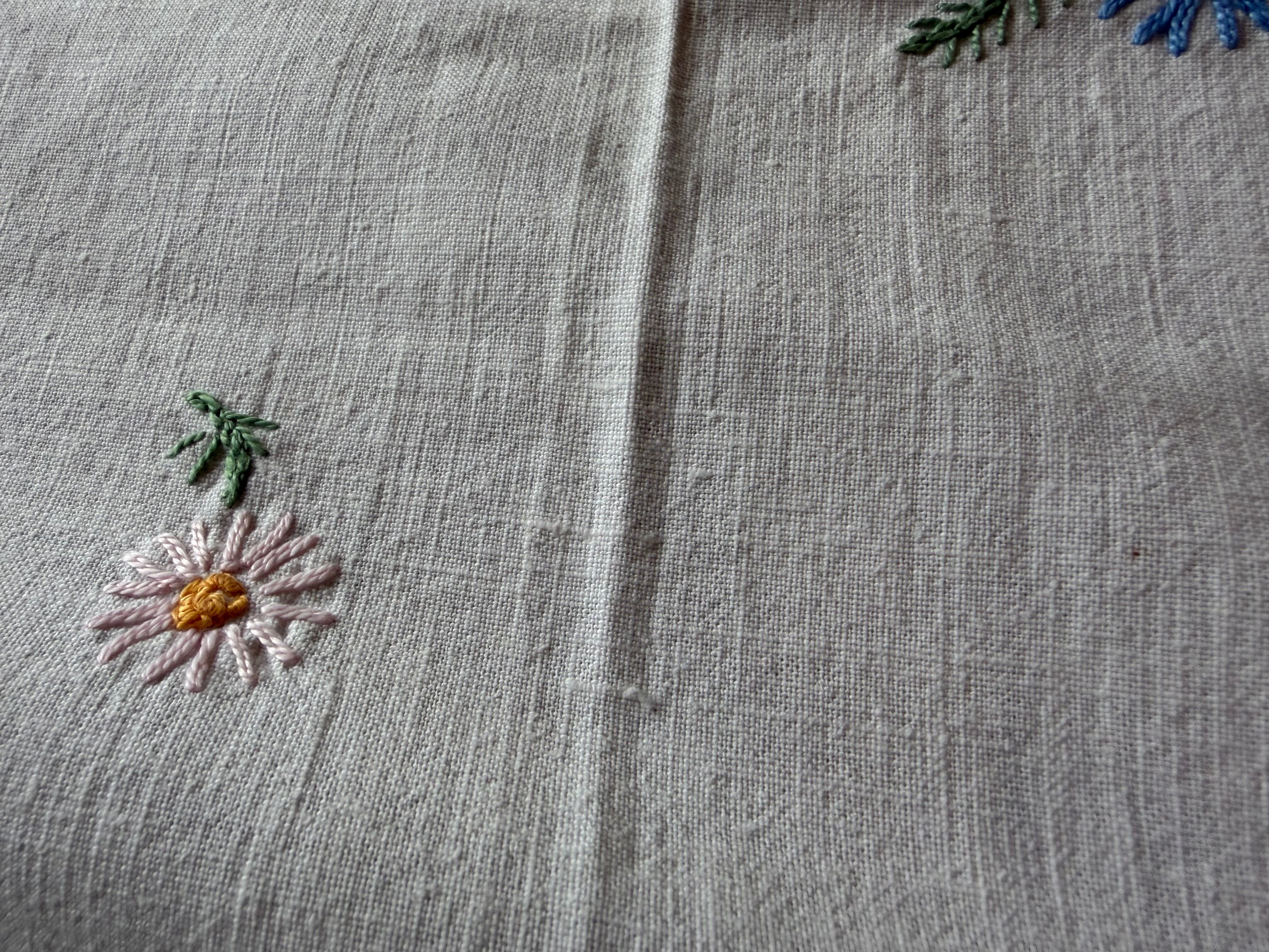 送料無料】フランスアンティーク テーブルクロス（64×62cm） 花柄刺繍