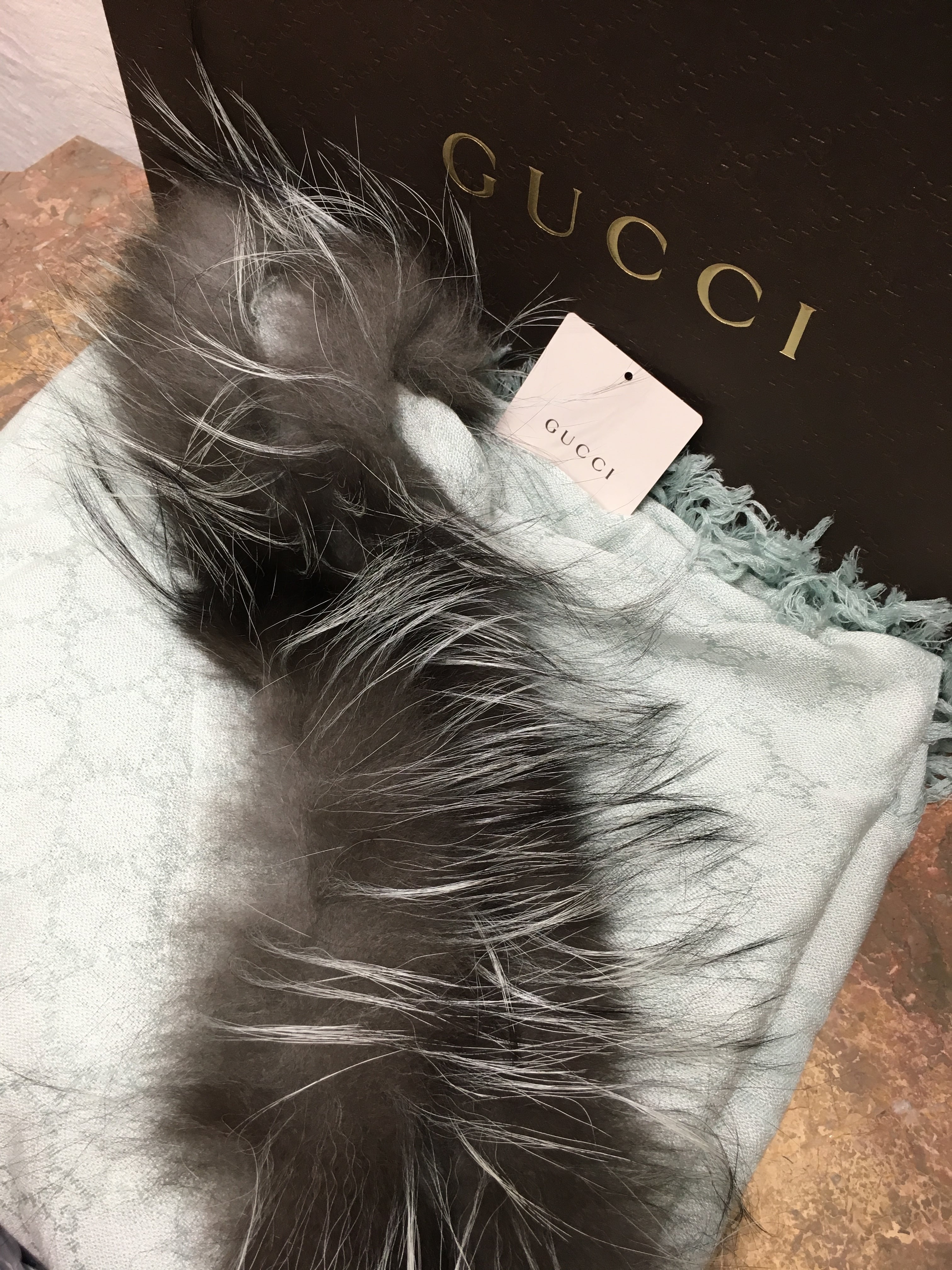 ◎.GUCCI GG CHECK PATTERNED FOX FUR LARGE SIZE SHAWL MADE IN ITALY