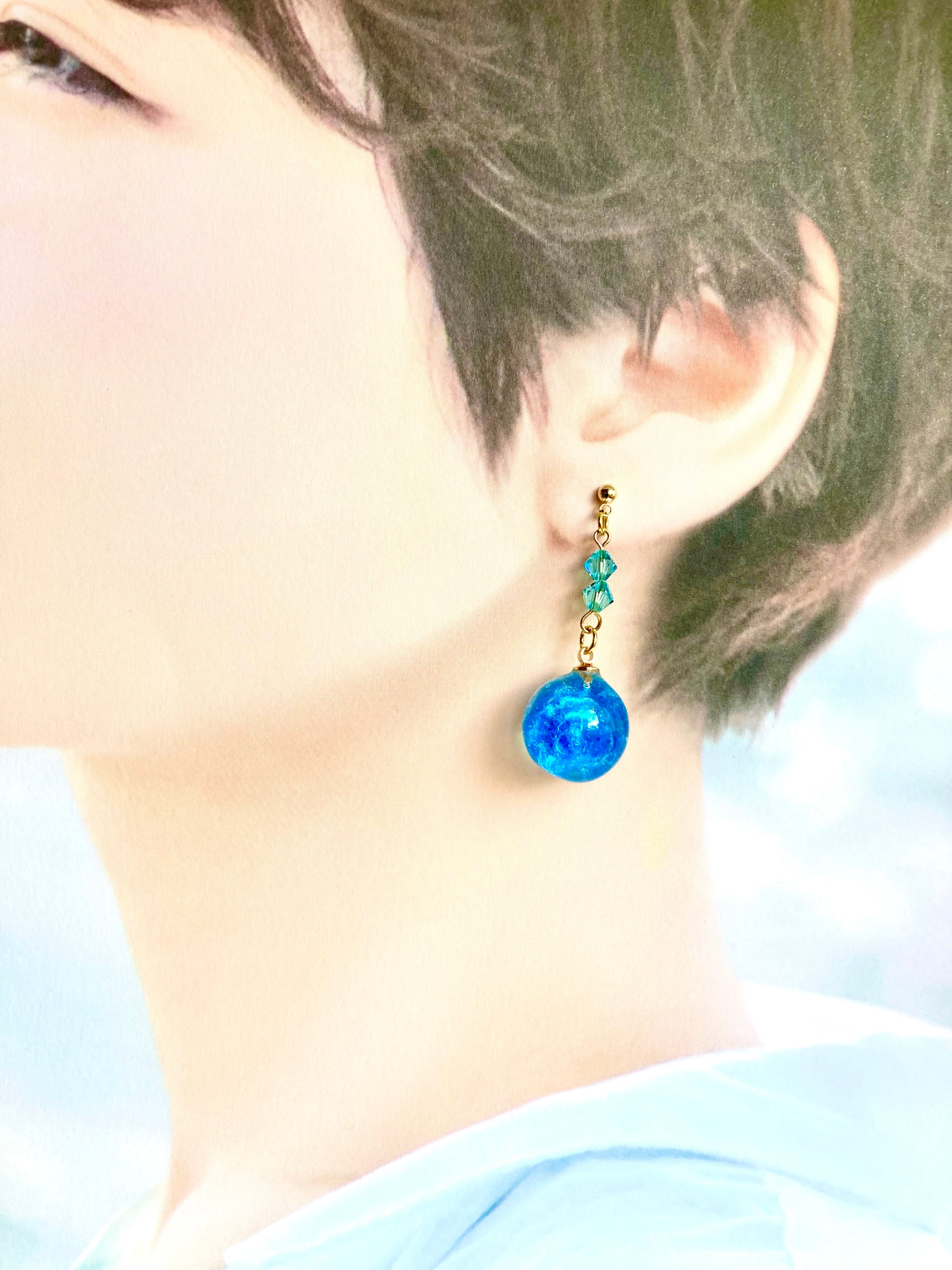ブルーローズ球体ピアス | MACHIKOUBOU