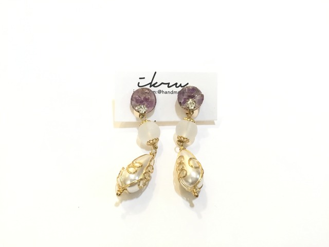 ikru パープルのイヤリング