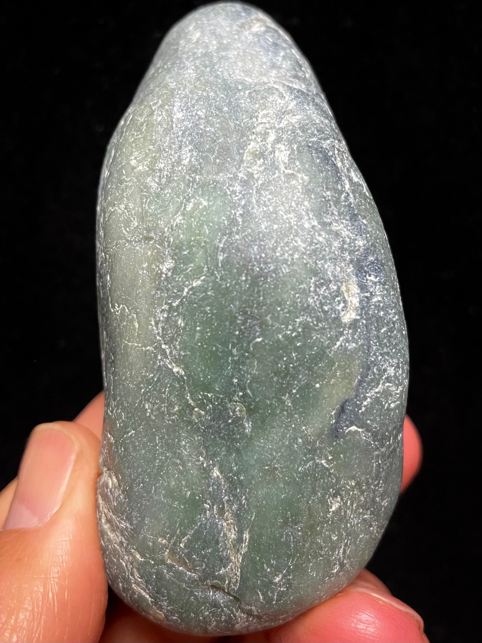 3) 日本人の「心」に寄り添う御守り!成熟した心魂「糸魚川ネフライト」軟玉・大型