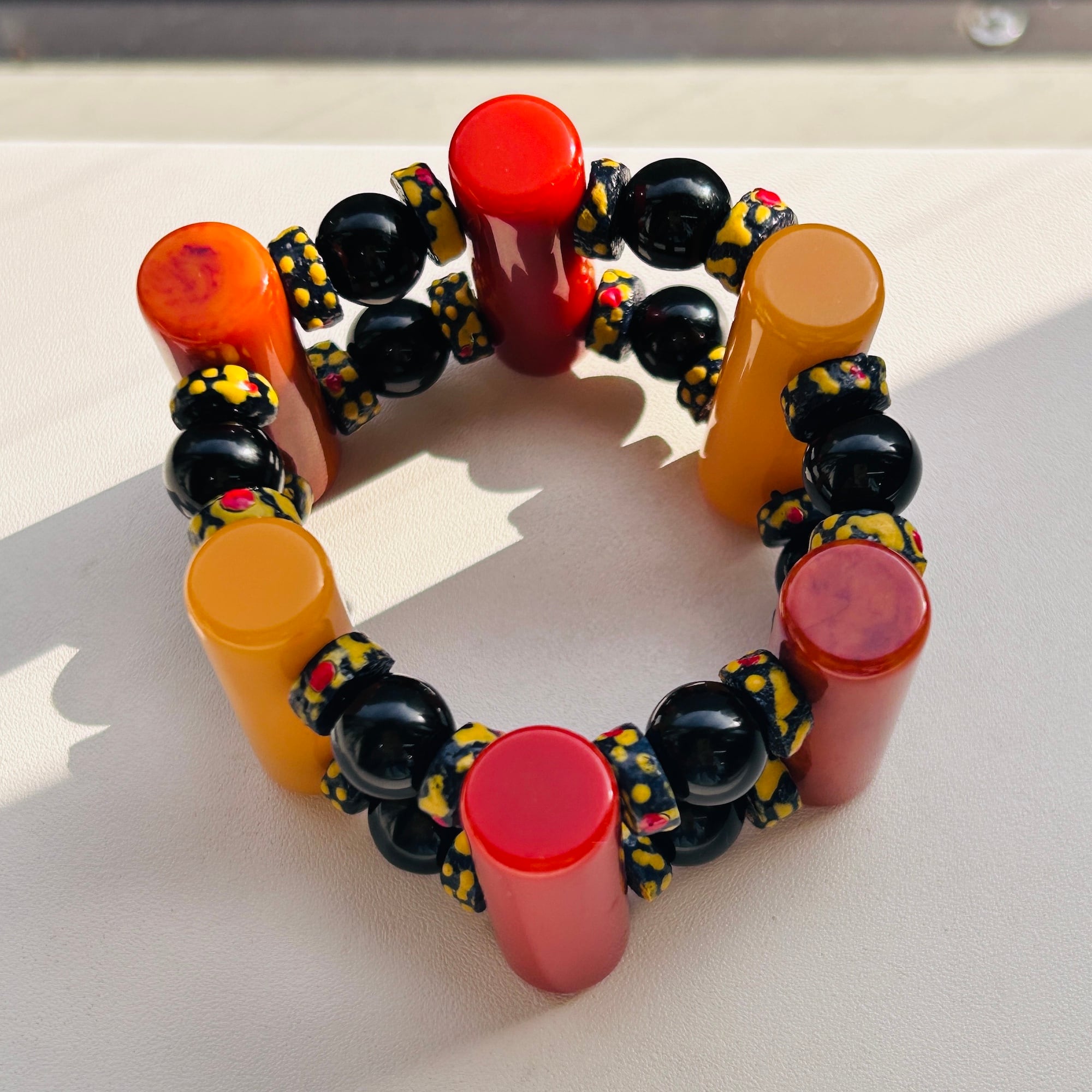 BAKELITE 円柱マルチカラービーズ ストレッチブレスレット | Milo