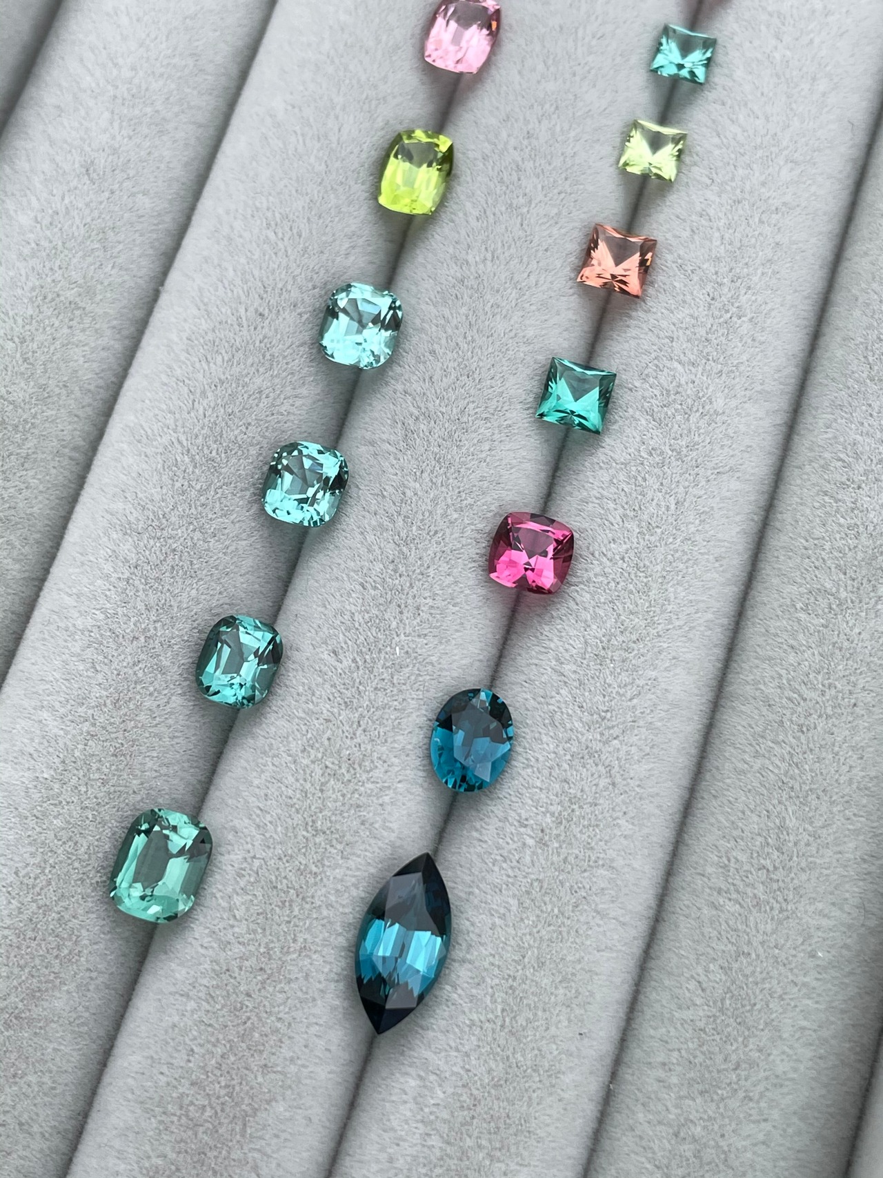 ラグーントルマリン 6.3x5.0mm, 0.78ct ナミビア産