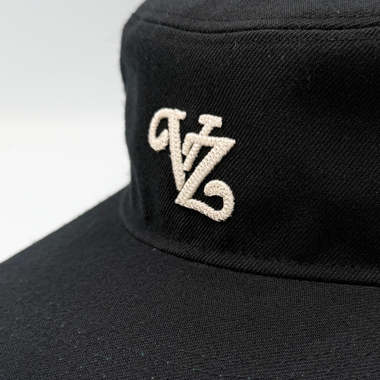 【VARZAR / バザール】 Leaf Chain VZ Monogram Pillbox Cap Black