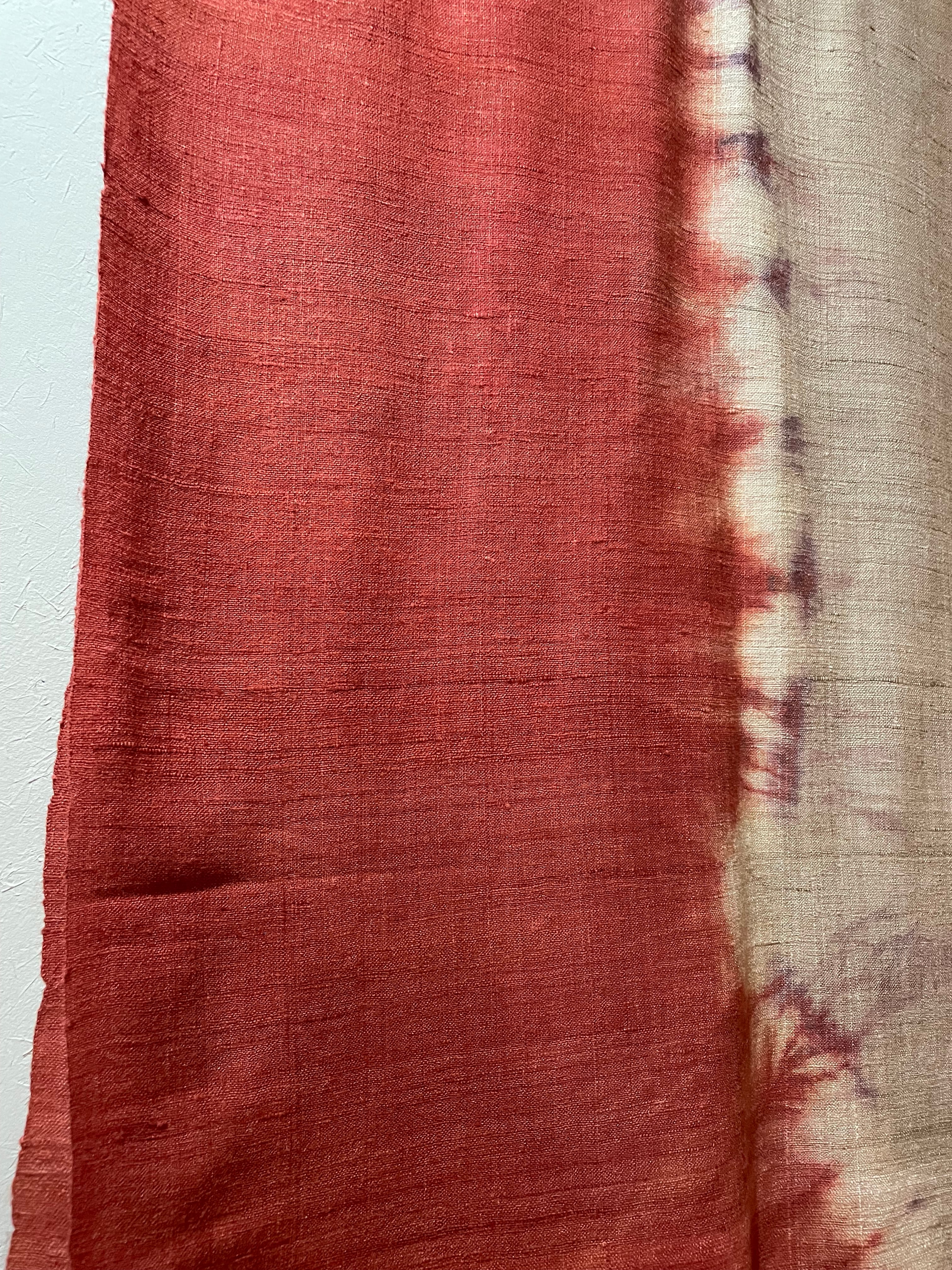 茜染　ワイルドシルクストール　ムラ染め　アヒンサーシルク100% 手織り 茜染 ワイルドシルクストール ムラ染め アヒンサーシルク100% 手織り
