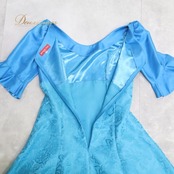 フラダンス 衣装 ワンピース ドレス ブルー系 マーメイドライン エムエムジェイ 日本製 MermaidLine MMJ バラ柄 ロケラニ柄 半袖 光沢 高級感 華やか 鮮やか かわいい おしゃれ 上品 さわやか ダンス衣装 ハワイアンダンス レディース フラ ダンス レッスン 練習 フラワンピース ロケラニ柄ワンピース バラ柄ドレス ブルーワンピース サックスブルー系 水色系 青系 マーメイドドレス マキシ丈 ロング丈 半袖フラ衣装 フレアスカート 光沢生地 上品デザイン きれいめ フォーマル