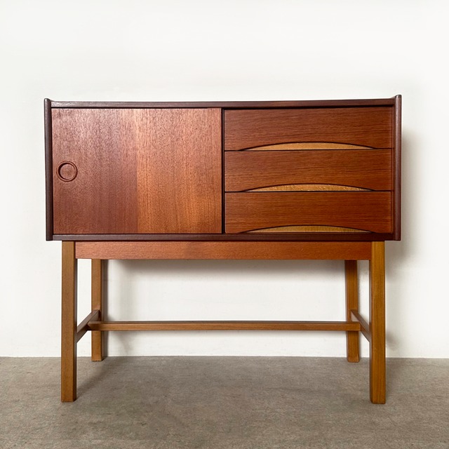 Chest of 3 drs with sliding door / CS166