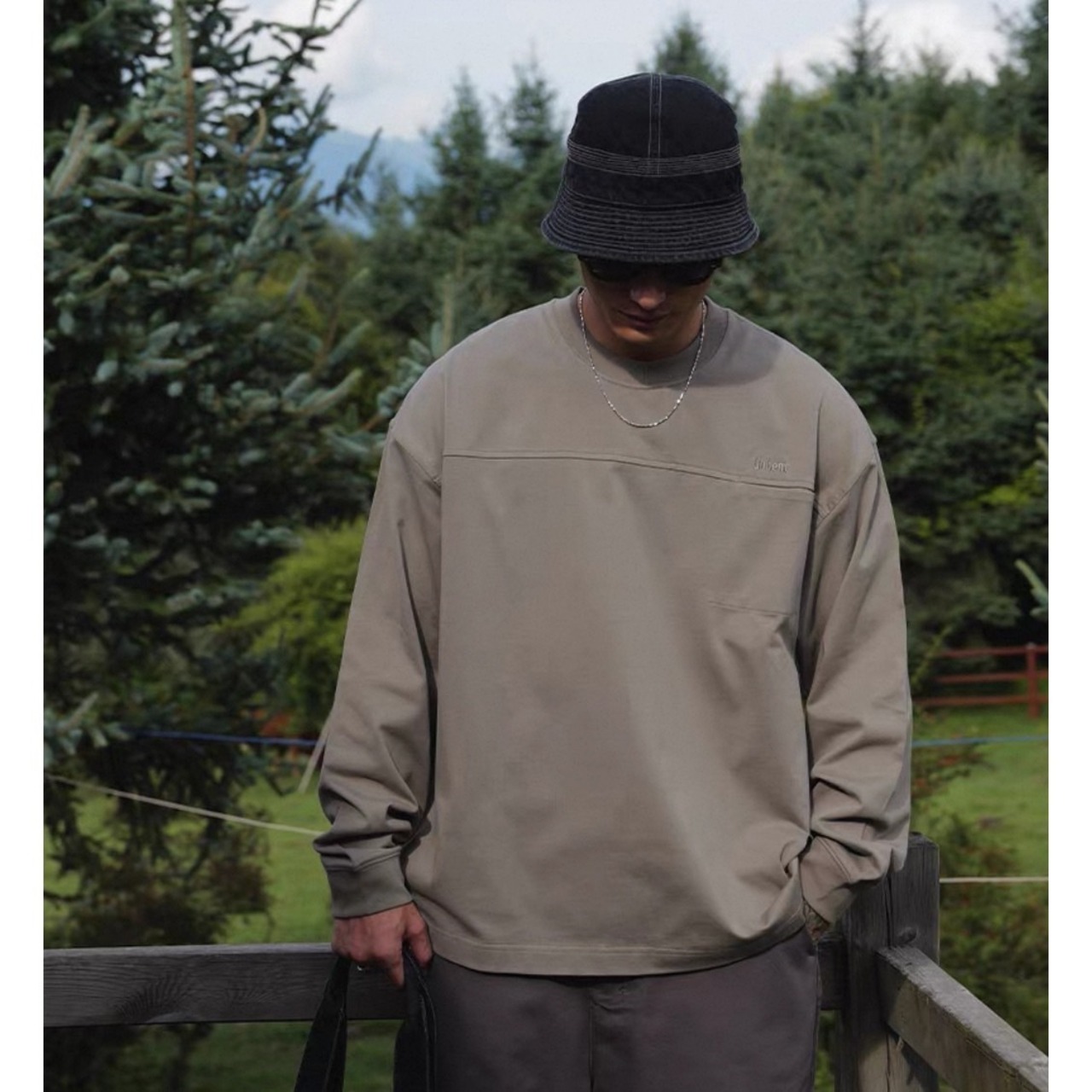 Line seam crewneck sweatshirt 1066 - 11