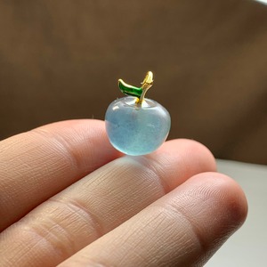 22.フローライトりんご・ペンダントトップ