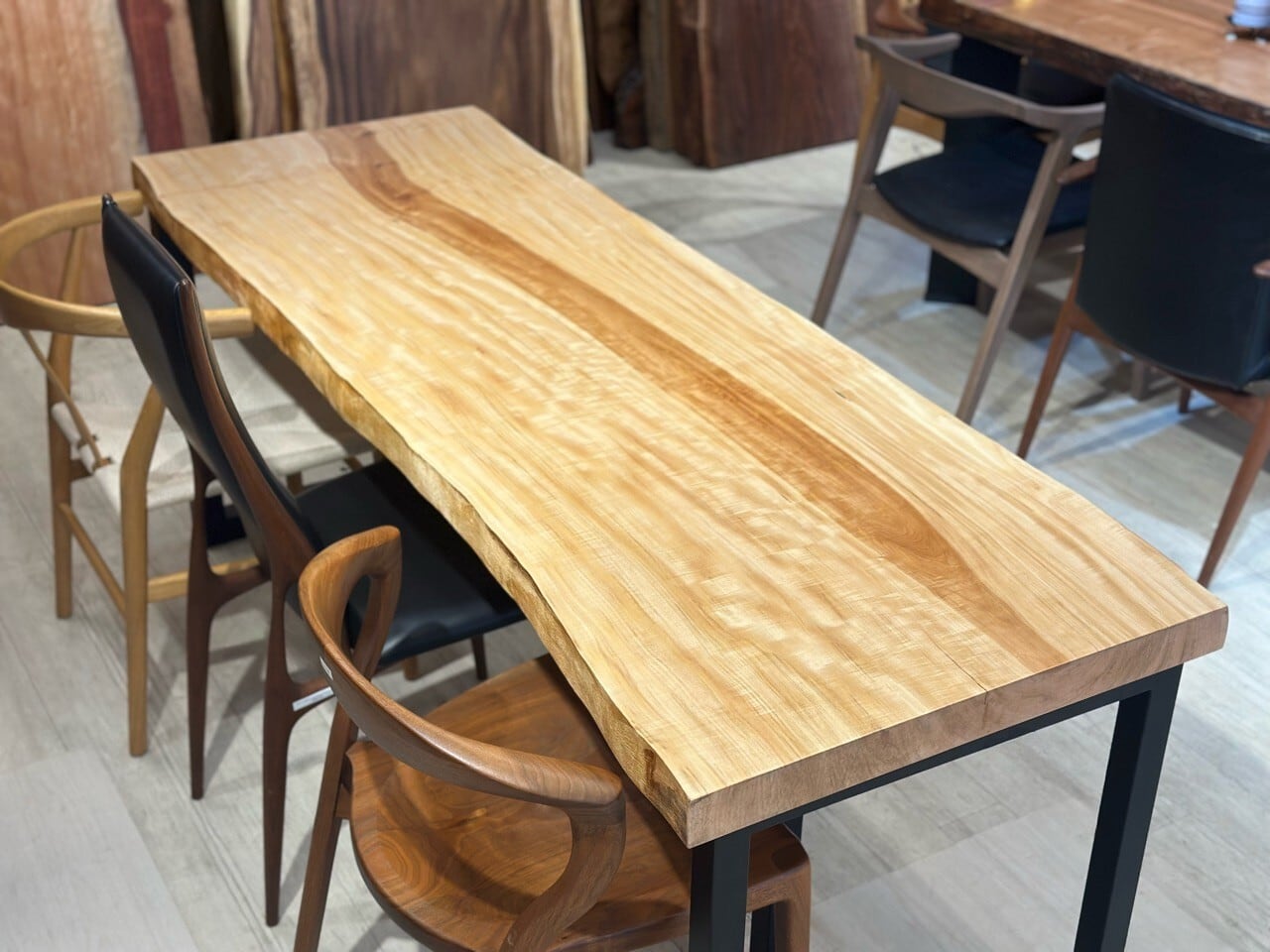 栃（トチ）_1800×620-650×57_浅草本店_テーブル天板/一枚板 261134-1