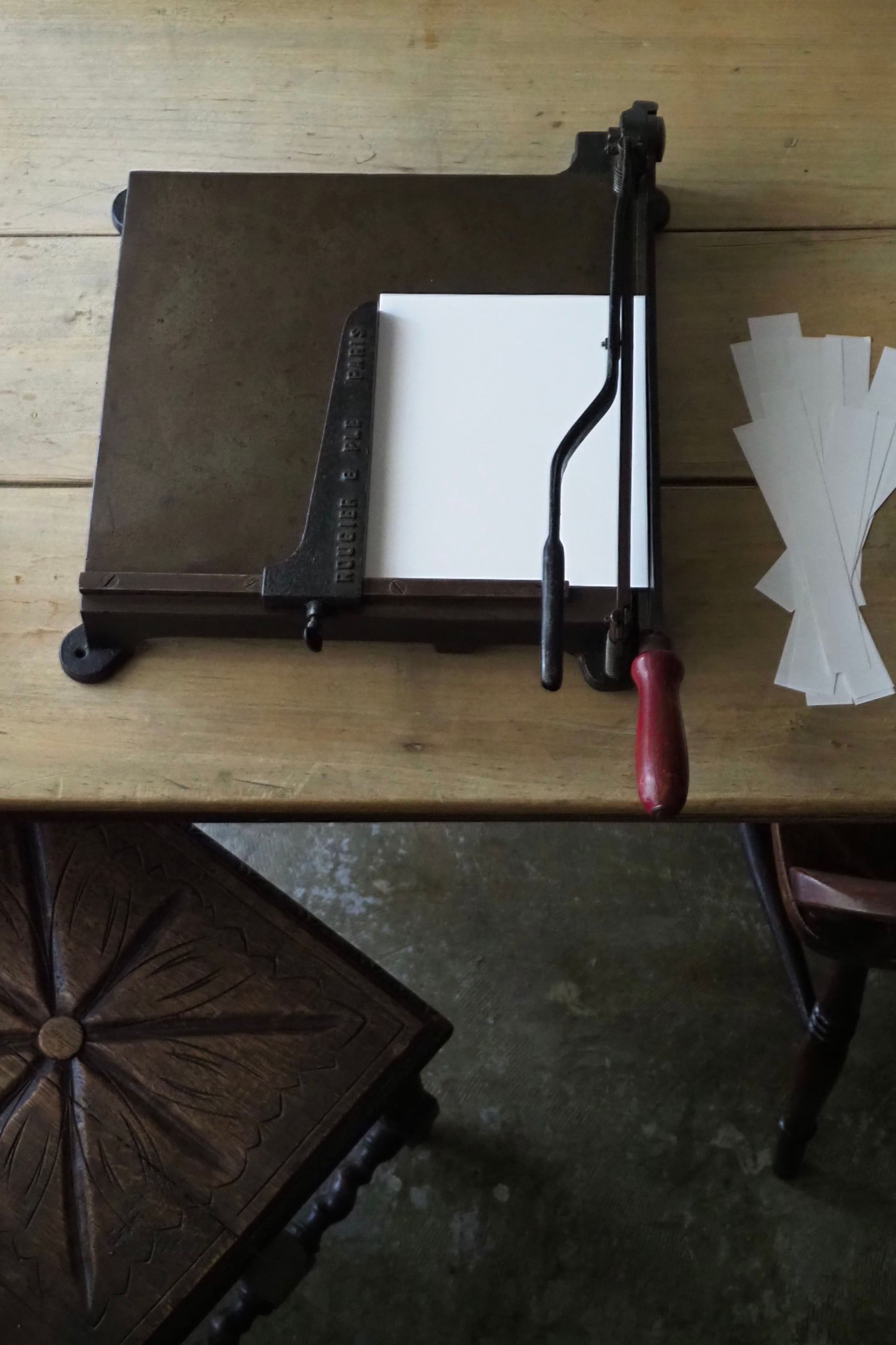 19世紀末.パリの紙裁断機/ペーパーカッター-antique paper cutter