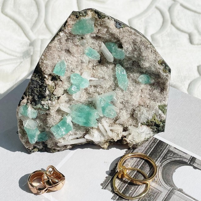 Green Apophyllite Cluster (共生原石)