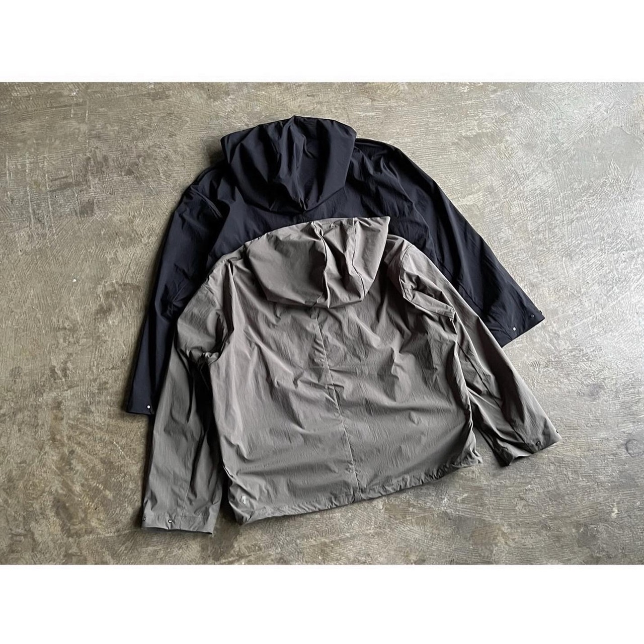 DESCENTE PAUSE(デサントポーズ) Primeflex Nylon Hooded Blouson