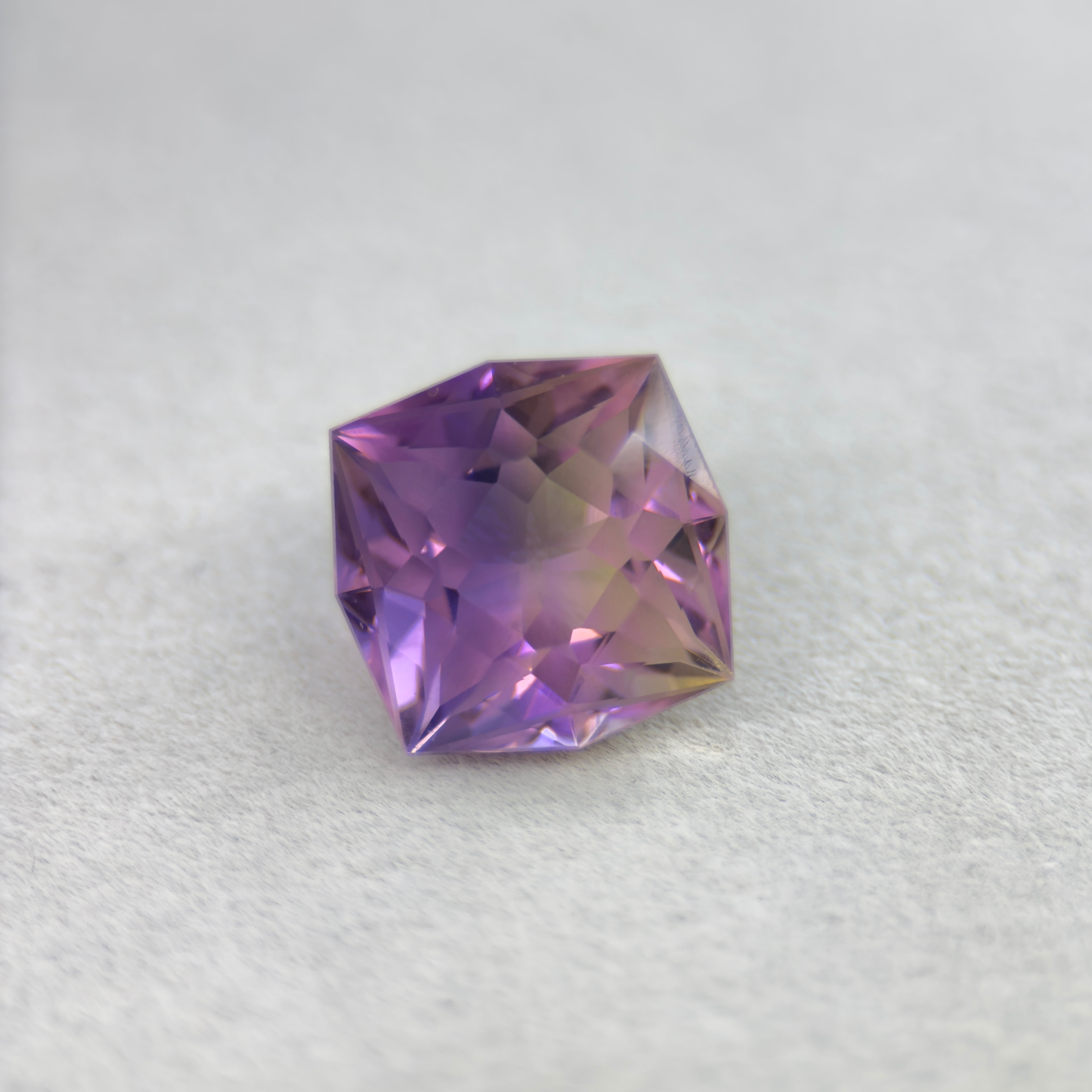 No.831 ボリビア産アメトリン 17.0×17.0 11.34ct | Bribook Gem