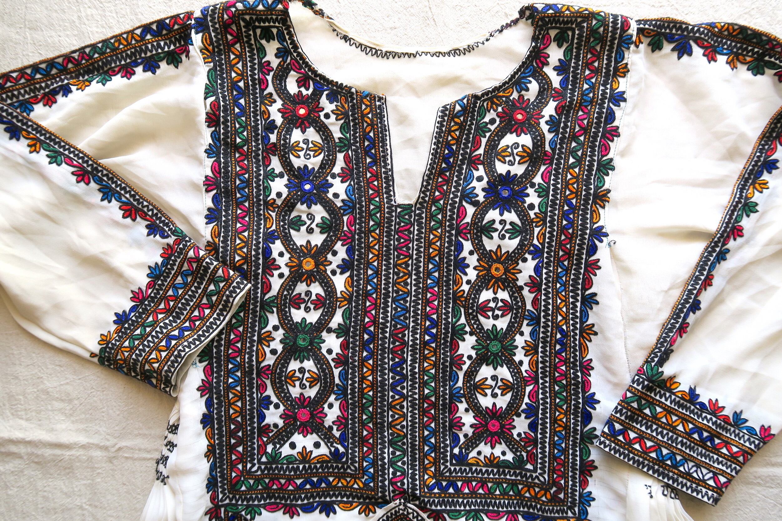 バロチスタンドレス(パールホワイト)