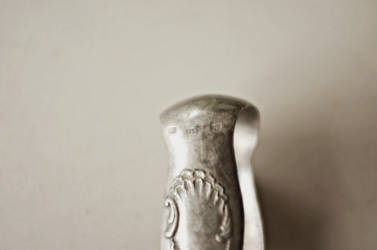 フランスアンティーク 獅子爪とロカイユに咲く野花とシュガートング