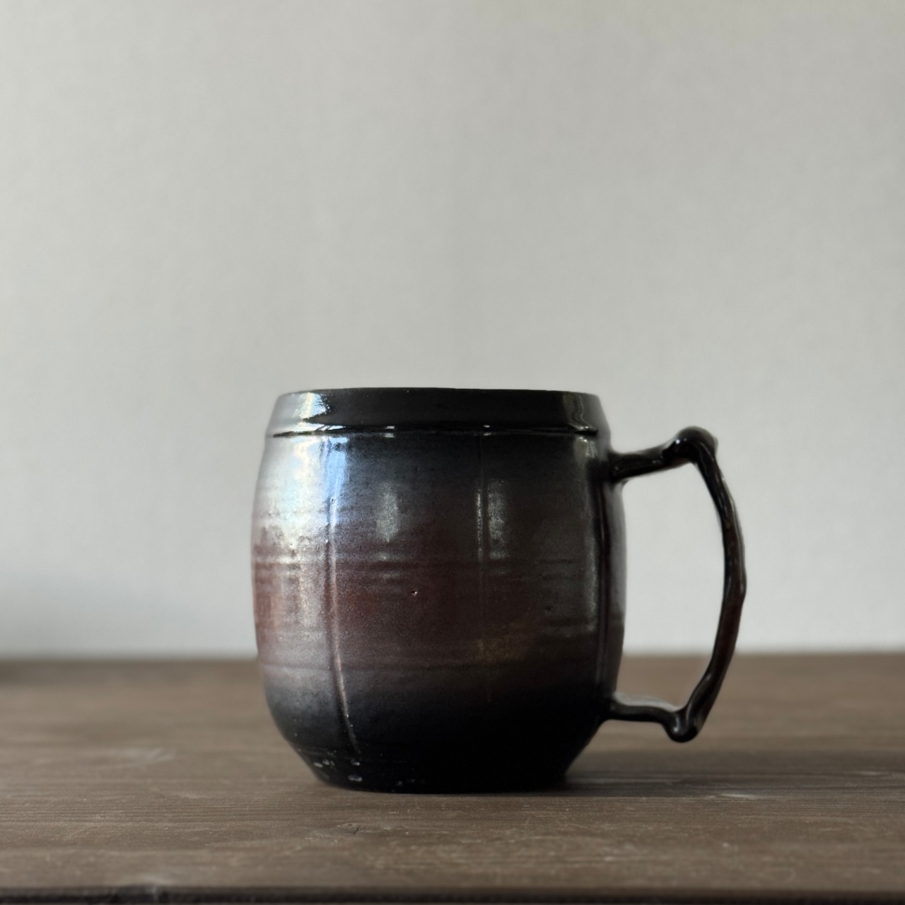 豪快に飲める！１Lの萩焼メガジョッキ