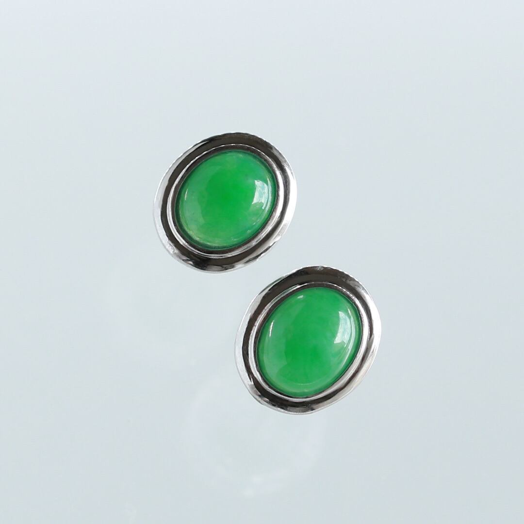 シンプルデザインで、長くお使いになりたい方！ K18WG翡翠デザイン直結