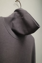 予約販売 | i’m here : - “SLIT” JERSEY ：Gray｜スリットタートル／フライス素材／キモノスリーブ／カットオフ仕様／立体マチ