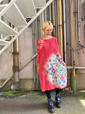 タイダイ染め Tie-dye 長袖ワンピース　大人気の優しいレッドに幻想的な曼荼羅模様 HD21-43