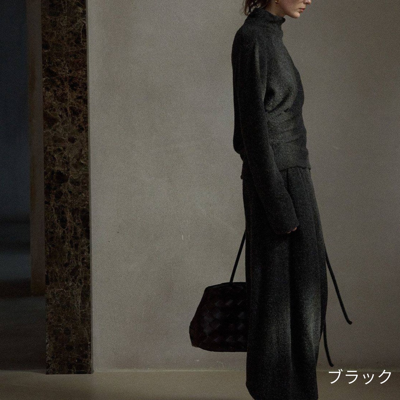 High-neck Asymmetrical Knit T4267