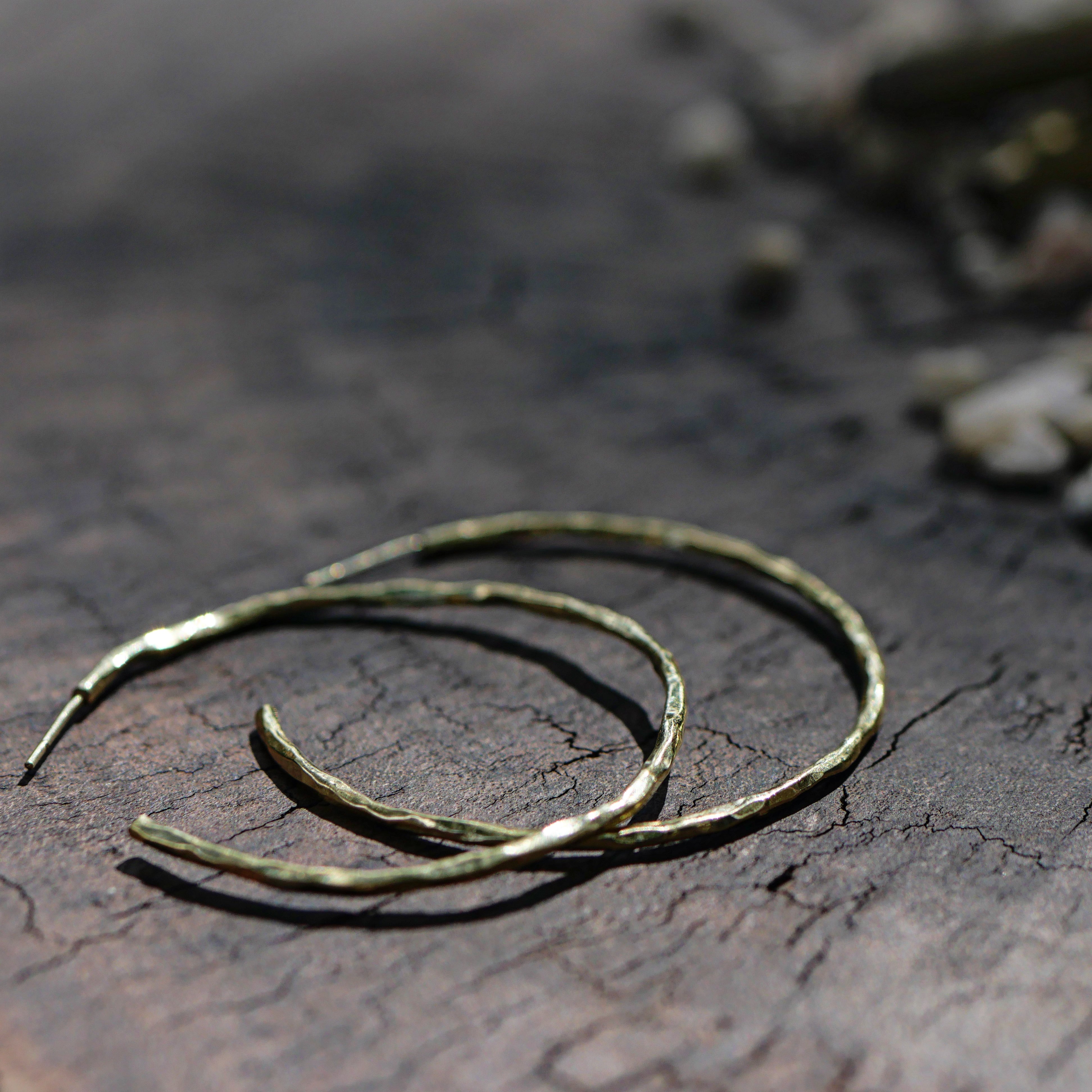 Tsuchi Mark Hoop | 槌目フープ | ピアス | &kow leather × brass