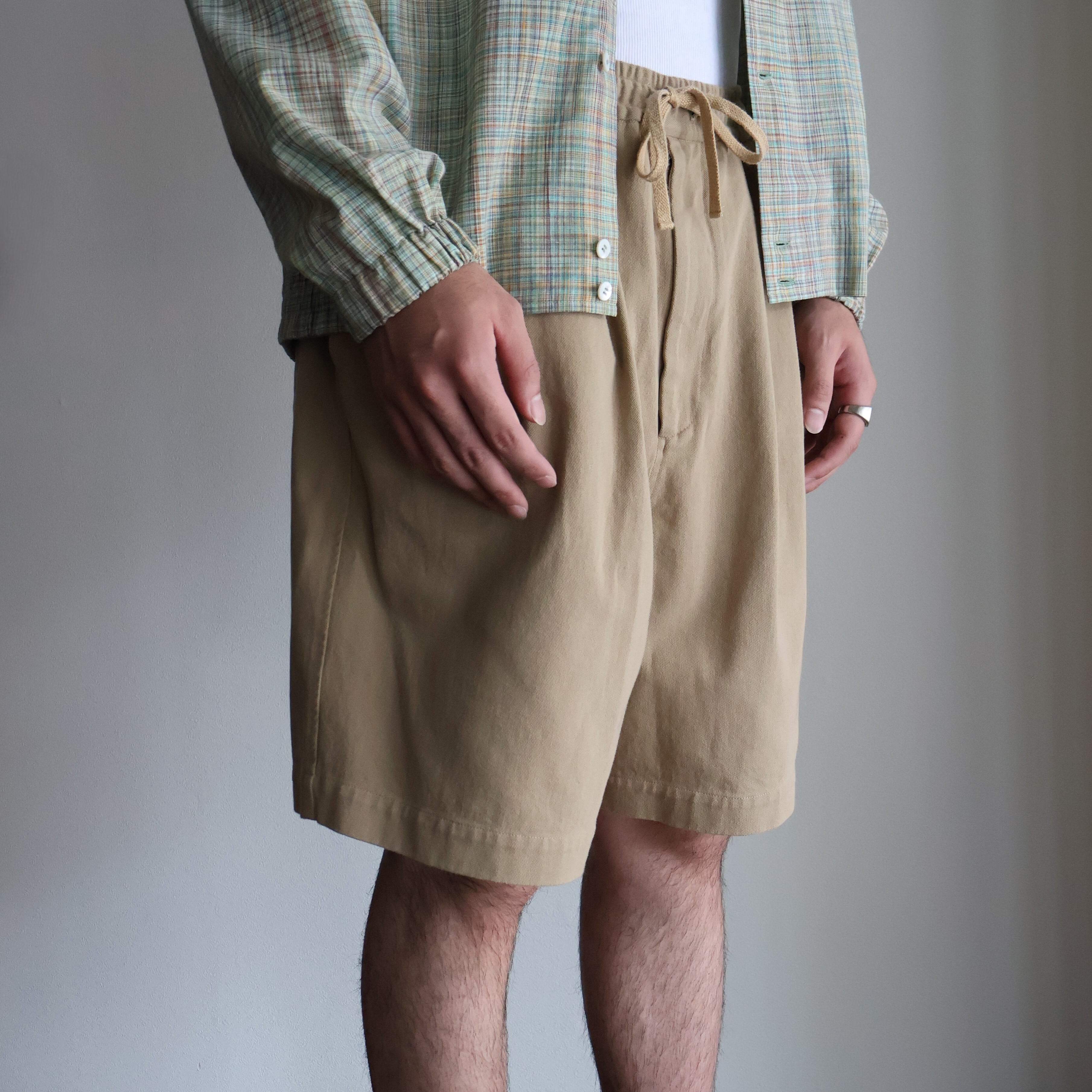 awasa “ hard twist cotton twill wide easy shorts ( Khaki )” | H.inch