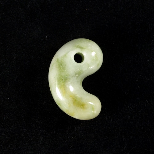 糸魚川翡翠 よもぎ色 まがたま 勾玉  9.6g Brown Green Jadeite Magatam