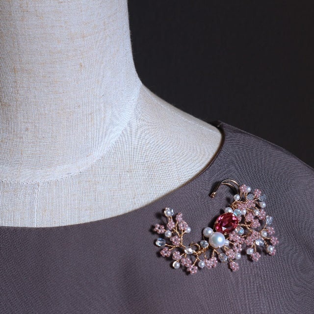 CINER コスチュームジュエリーエナメルとビジューのさくらんぼブローチ