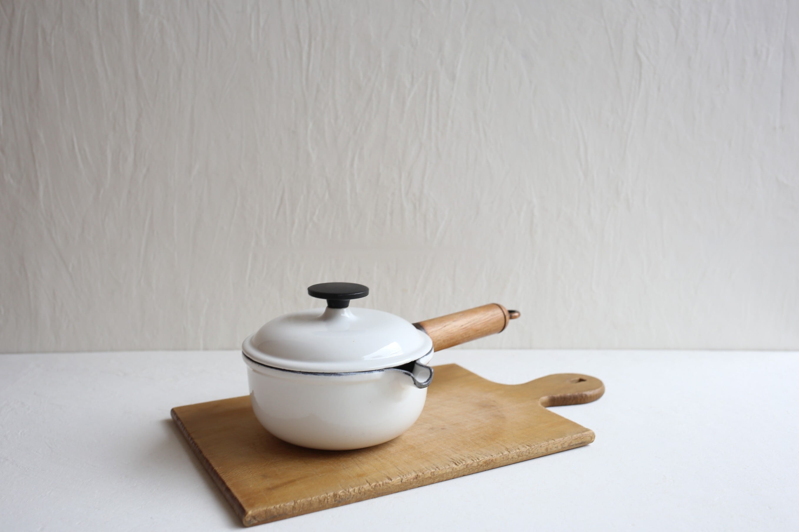 【ヴィンテージ ルクルーゼ】木柄ソーシエール20 ホワイト色 ヴィンテージ ルクルーゼ】木柄ソーシエール20 ホワイト色