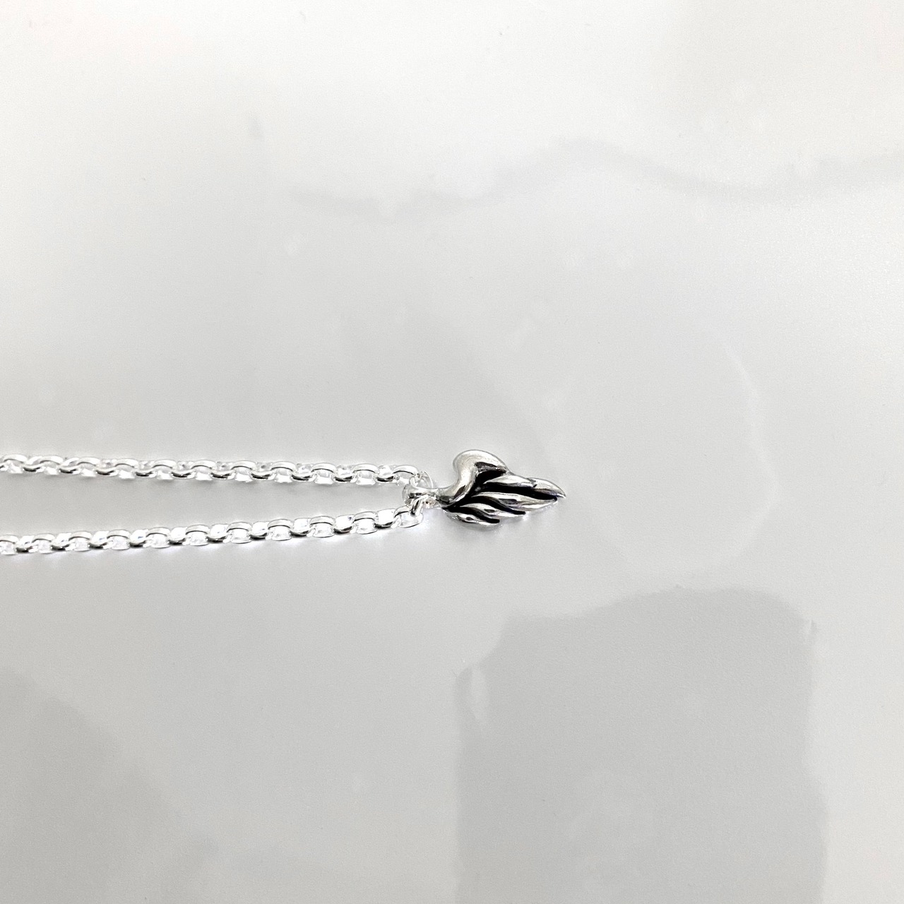TINY FEATHER NECKLACE / タイニーフェザーネックレス