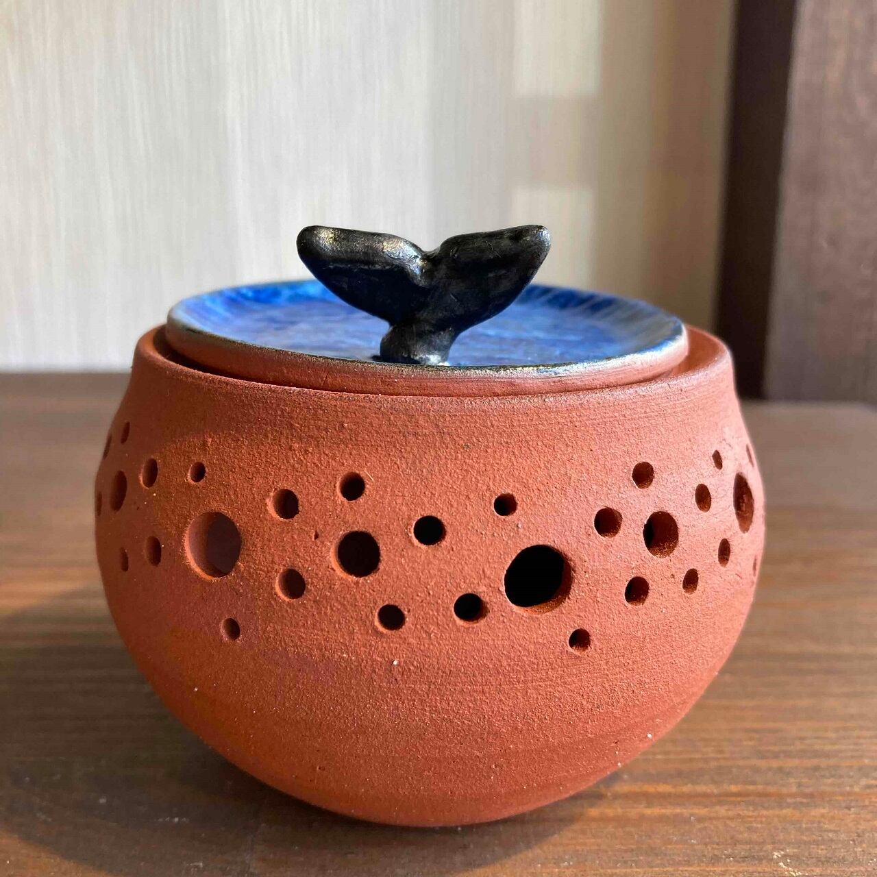 ザトウクジラ海へ 大(コーン用お香立て) | 神戸香屋