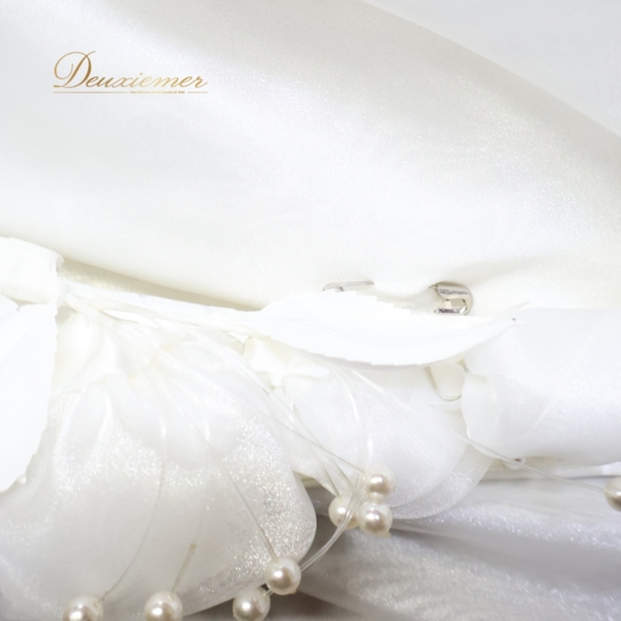 ウエディングドレス ドレス ワンピース 結婚式 ウェディング 白 日本製 リボン パール パーティ 発表会 チュール 無地 前撮り 衣装 ホワイト系 おしゃれ 上品 高級感 結婚式用ドレス シンプル ドレスアップ フォーマル 結婚式衣装 結婚パーティー 婚礼 ドレープデザインシルエット美しい ウエストリボン