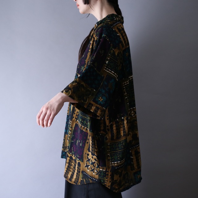 dark coloring flower art pattern over silhouette s/s shirt