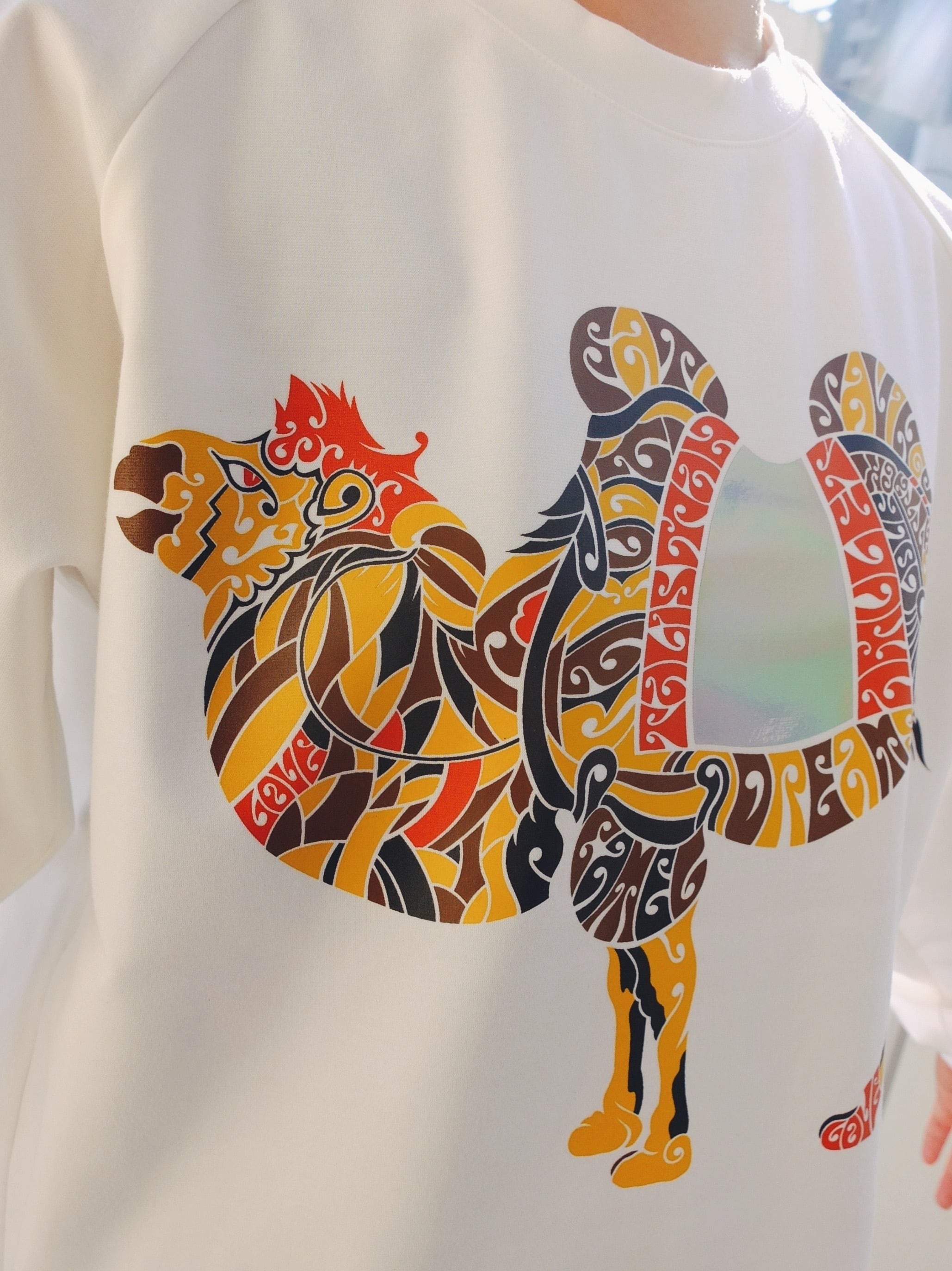 らくだ、楽か?楽じゃね~の長袖Tシャツ  C/#ホワイトほほ笑み添えて