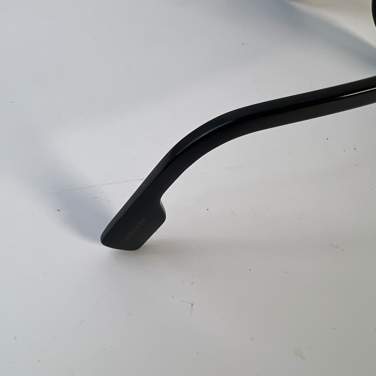 【最終処分SALE】BURBERRYバーバリーノバチェックケース付き  サングラス ブラック A-8250